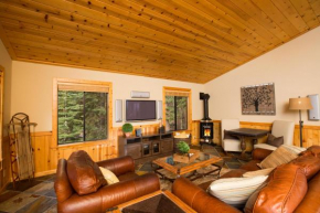 St Bernard at Tahoe Donner Remodeled 3BR - Private Hot Tub and Gym and Pool Access Truckee